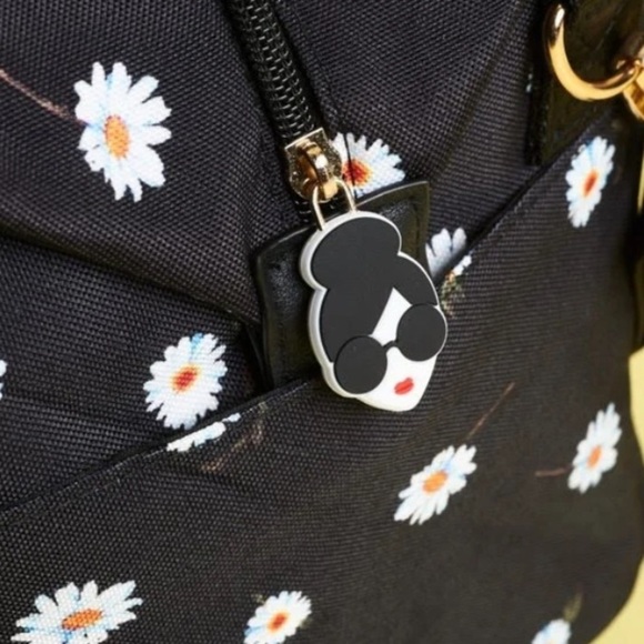 Alice + Olivia Black White Daisy Print Duffel Bag FREE Matching Reversible Hat - Picture 6 of 9